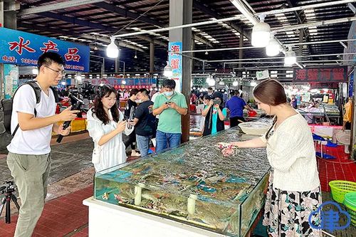 指尖墨香绘乡愁 手绘画卷与摄影扩印，记录乡村振兴的温暖印记